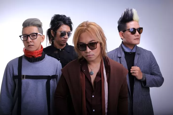 Setelah keberhasilan album debut mereka, J-Rocks terus meraih popularitas di kancah musik nasional dengan merilis beberapa album dan single yang sukses